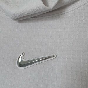 Nike Women’s White Long Sleeve Turtle Neck Shirt with Silver Swoosh Size Medium